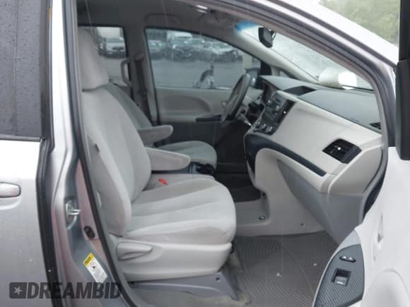 ✅ 2011 Toyota Sienna LE AAS • VIN: 5TDKK3DC7BS165746 • Лот: 42264841. Опубликован ранее на IAAI с пробегом 173 236 миль. Бесплатный доступ к архиву аукционных продаж из США и подробный отчёт об истории автомобиля на DreamBid. Изображение 5.