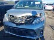 ✅ 2020 Toyota Sienna XLE • VIN: 5TDDZ3DCXLS247668 • Lot: 42978597. Wystawiony na IAAI z przebiegiem 82 030 mil. Bezpłatny archiwum sprzedaży aukcyjnych z USA i szczegółowy raport historii pojazdu na DreamBid. Zdjęcie 13.
