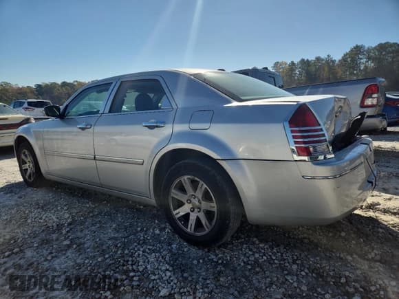 ✅ 2007 Chrysler 300 Touring • VIN: 2C3KA53GX7H799565 • Lot: 91416555. Wystawiony na Copart z przebiegiem 269 470 mil. Bezpłatny archiwum sprzedaży aukcyjnych z USA i szczegółowy raport historii pojazdu na DreamBid. Zdjęcie 2.