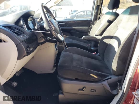 ✅ 2017 Dodge Grand Caravan SE • VIN: 2C4RDGBG6HR580127 • Lot: 91029945. Wystawiony na Copart z przebiegiem 157 071 mil. Bezpłatny archiwum sprzedaży aukcyjnych z USA i szczegółowy raport historii pojazdu na DreamBid. Zdjęcie 7.