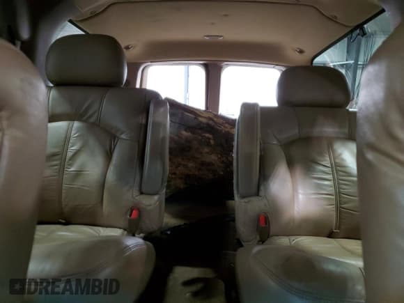 ✅ 2000 Chevrolet Suburban LT • VIN: 3GNGK26U2YG145201 • Лот: 85689134. Опубликован ранее на Copart с пробегом 285 624 миль. Бесплатный доступ к архиву аукционных продаж из США и подробный отчёт об истории автомобиля на DreamBid. Изображение 10.