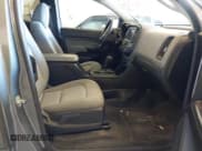 ✅ 2018 Chevrolet Colorado 2WD Work Truck • VIN: 1GCHSBEA6J1298396 • Lot: 42748613. Wystawiony na IAAI z przebiegiem 72 553 mil. Bezpłatny archiwum sprzedaży aukcyjnych z USA i szczegółowy raport historii pojazdu na DreamBid. Zdjęcie 5.