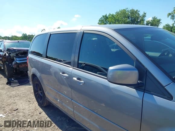 ✅ 2015 Dodge Grand Caravan American Value • VIN: 2C4RDGBG6FR672173 • Lot: 42574646. Wystawiony na IAAI z przebiegiem 153 060 mil. Bezpłatny archiwum sprzedaży aukcyjnych z USA i szczegółowy raport historii pojazdu na DreamBid. Zdjęcie 13.