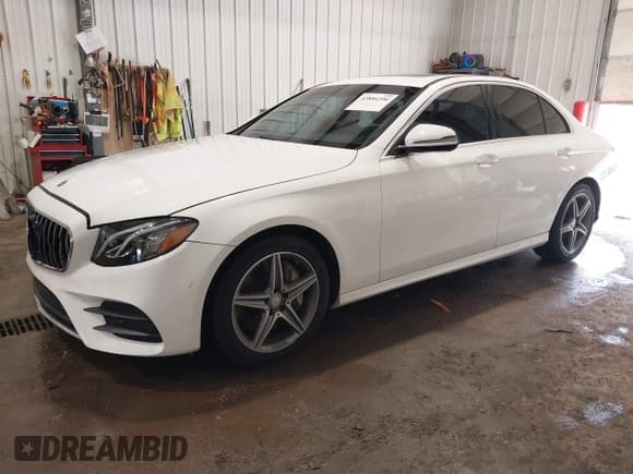 ✅ 2017 Mercedes-Benz E 300 Luxury • VIN: WDDZF4KB6HA016663 • Лот: 42884290. Опубликован ранее на IAAI с пробегом 137 592 миль. Бесплатный доступ к архиву аукционных продаж из США и подробный отчёт об истории автомобиля на DreamBid. Изображение 2.