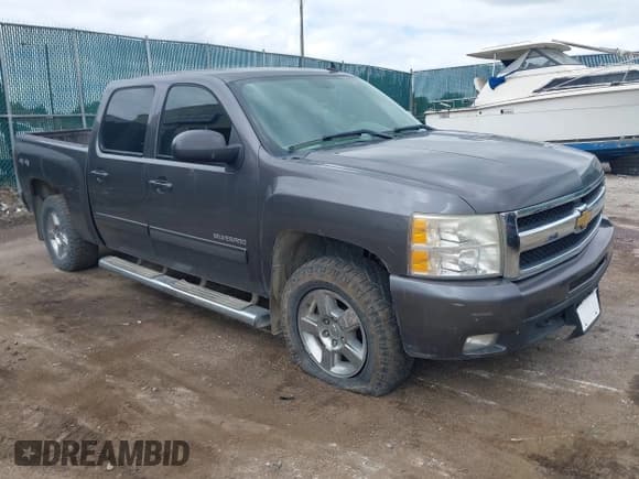 ✅ 2011 Chevrolet Silverado 1500 LTZ • VIN: 3GCPKTE3XBG290016 • Lot: 43051088. Wystawiony na IAAI z przebiegiem 220 359 mil. Bezpłatny archiwum sprzedaży aukcyjnych z USA i szczegółowy raport historii pojazdu na DreamBid. Zdjęcie 1.