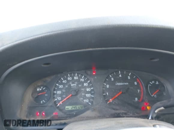 ✅ 2001 Nissan Frontier XE • VIN: 1N6DD26S51C389192 • Lot: 43633106. Wystawiony na IAAI z przebiegiem 245 128 mil. Bezpłatny archiwum sprzedaży aukcyjnych z USA i szczegółowy raport historii pojazdu na DreamBid. Zdjęcie 7.