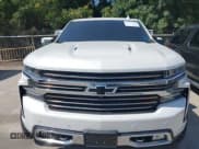 ✅ 2019 Chevrolet Silverado 1500 High Country • VIN: 3GCUYHEL4KG127750 • Lot: 43215730. Wystawiony na IAAI z przebiegiem 100 824 mil. Bezpłatny archiwum sprzedaży aukcyjnych z USA i szczegółowy raport historii pojazdu na DreamBid. Zdjęcie 12.