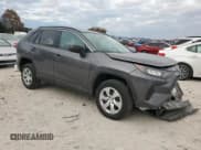 ✅ 2021 Toyota RAV4 LE • VIN: 2T3F1RFV3MC217463 • Lot: 92864215. Wystawiony na Copart z przebiegiem 50 268 mil. Bezpłatny archiwum sprzedaży aukcyjnych z USA i szczegółowy raport historii pojazdu na DreamBid. Zdjęcie 4.