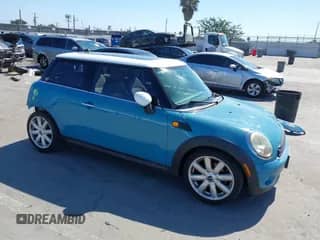 2010 MINI Hardtop с VIN WMWMF3C53ATZ24647, выставлен на аукционе IAAI как лот 43400088 с пробегом 150 866 миль миль и . История ставок и продаж доступна на DreamBid. Изображение 1.