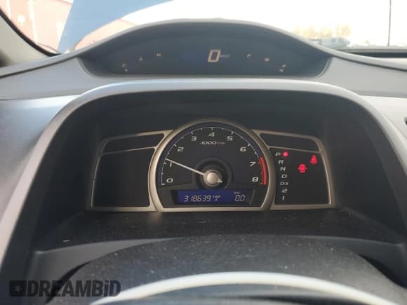 ✅ 2009 Honda Civic DX-G • VIN: 2HGFA164X9H030544 • Lot: 85871445. Wystawiony na Copart z przebiegiem 318 639 mil. Bezpłatny archiwum sprzedaży aukcyjnych z USA i szczegółowy raport historii pojazdu na DreamBid. Zdjęcie 9.