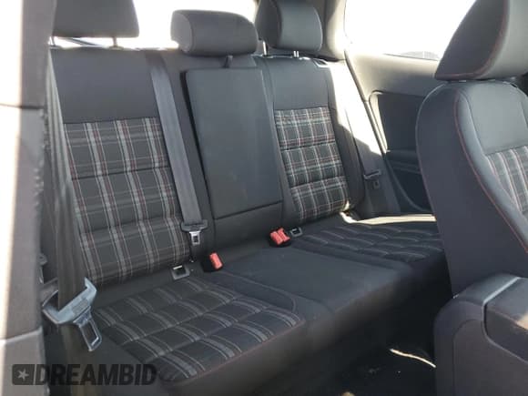 ✅ 2013 Volkswagen Golf GTI • VIN: WVWED7AJ8DW005525 • Lot: 50203445. Wystawiony na Copart z przebiegiem Nie podano. Bezpłatny archiwum sprzedaży aukcyjnych z USA i szczegółowy raport historii pojazdu na DreamBid. Zdjęcie 10.