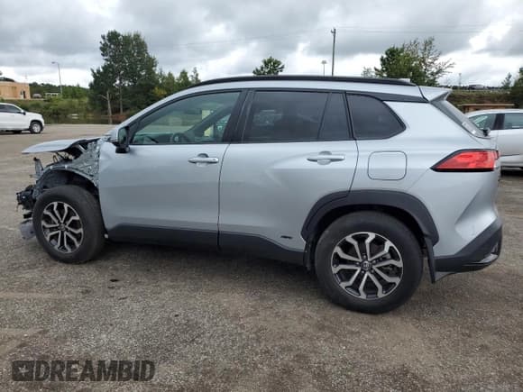 ✅ 2023 Toyota Corolla Cross Hybrid S • VIN: 7MUFBABG9PV009474 • Lot: 69666115. Wystawiony na Copart z przebiegiem 12 804 mil. Bezpłatny archiwum sprzedaży aukcyjnych z USA i szczegółowy raport historii pojazdu na DreamBid. Zdjęcie 2.