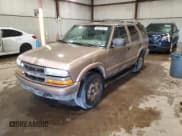 ✅ 2002 Chevrolet Blazer LS • VIN: 1GNDT13WX2K237219 • Lot: 42674365. Wystawiony na Copart z przebiegiem 171 323 mil. Bezpłatny archiwum sprzedaży aukcyjnych z USA i szczegółowy raport historii pojazdu na DreamBid. Zdjęcie 1.