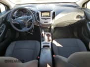 ✅ 2017 Chevrolet Cruze LS • VIN: 1G1BC5SM1H7114484 • Lot: 91451935. Wystawiony na Copart z przebiegiem 139 024 mil. Bezpłatny archiwum sprzedaży aukcyjnych z USA i szczegółowy raport historii pojazdu na DreamBid. Zdjęcie 8.