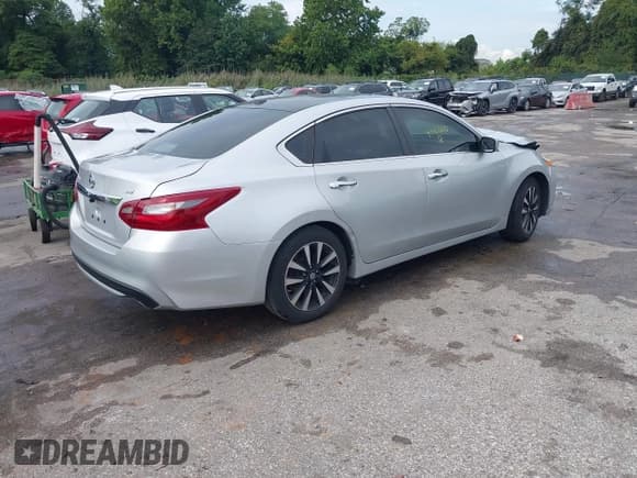 ✅ 2018 Nissan Altima SV • VIN: 1N4AL3AP3JC213233 • Lot: 43181700. Listed on IAAI with 115,953 mi. Free auction sales archive from the USA and detailed vehicle history report at DreamBid. Image 4.