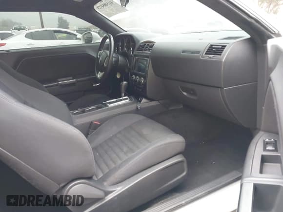 ✅ 2014 Dodge Challenger SXT • VIN: 2C3CDYAG6EH289999 • Lot: 41500473. Wystawiony na IAAI z przebiegiem 165 161 mil. Bezpłatny archiwum sprzedaży aukcyjnych z USA i szczegółowy raport historii pojazdu na DreamBid. Zdjęcie 5.