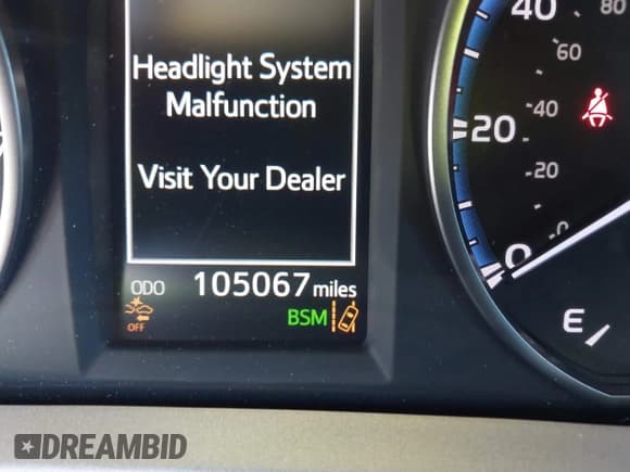 ✅ 2018 Toyota RAV4 XLE • VIN: 2T3RFREV4JW743546 • Lot: 42302901. Wystawiony na IAAI z przebiegiem 105 067 mil. Bezpłatny archiwum sprzedaży aukcyjnych z USA i szczegółowy raport historii pojazdu na DreamBid. Zdjęcie 16.