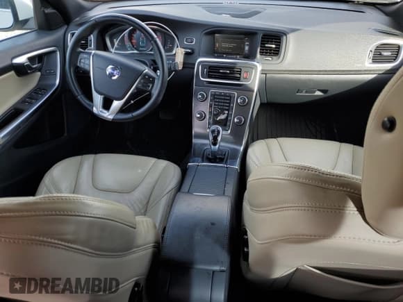 ✅ 2015 Volvo S60 T5 Drive-E Platinum • VIN: YV140MFD7F2301858 • Лот: 44586105. Опубликован ранее на Copart с пробегом 50 575 миль. Бесплатный доступ к архиву аукционных продаж из США и подробный отчёт об истории автомобиля на DreamBid. Изображение 8.