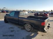 ✅ 1994 Chevrolet S-10 LS • VIN: 1GCCS19Z6R8207201 • Lot: 90338075. Wystawiony na Copart z przebiegiem 201 517 mil. Bezpłatny archiwum sprzedaży aukcyjnych z USA i szczegółowy raport historii pojazdu na DreamBid. Zdjęcie 2.