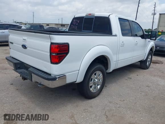✅ 2011 Ford F-150 Lariat • VIN: 1FTFW1E64BFA60892 • Lot: 42122421. Wystawiony na IAAI z przebiegiem 304 812 mil. Bezpłatny archiwum sprzedaży aukcyjnych z USA i szczegółowy raport historii pojazdu na DreamBid. Zdjęcie 4.