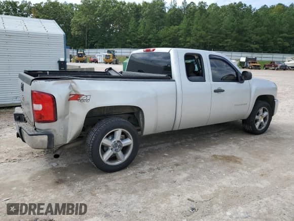 ✅ 2011 Chevrolet Silverado 1500 LT • VIN: 1GCRKSE31BZ283524 • Lot: 68479694. Listed on Copart with 122,843 mi. Free auction sales archive from the USA and detailed vehicle history report at DreamBid. Image 3.