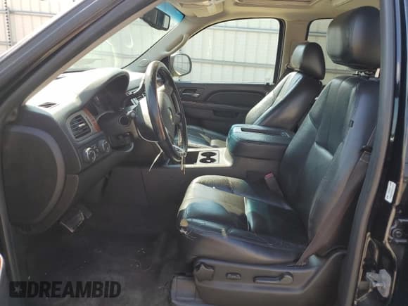 ✅ 2014 Chevrolet Suburban LT • VIN: 1GNSKJE71ER199181 • Lot: 69089804. Wystawiony na Copart z przebiegiem 207 032 mil. Bezpłatny archiwum sprzedaży aukcyjnych z USA i szczegółowy raport historii pojazdu na DreamBid. Zdjęcie 7.