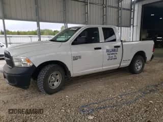 2019 Ram 1500 Tradesman z VIN 1C6RR6FG7KS561234, wystawiony jako Copart lot #82223365 z przebiegiem 152 868 mil mil oraz Szkoda całkowita • Salvage title. Historia ofert i sprzedaży dostępna na DreamBid. Obrazek 1.