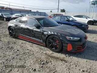 ✅ 2023 Audi RS e-tron GT • VIN: WAUAHBFW8P7901345 • Lot: 71465134. Wystawiony na Copart z przebiegiem 17 345 mil. Bezpłatny archiwum sprzedaży aukcyjnych z USA i szczegółowy raport historii pojazdu na DreamBid. Zdjęcie 4.