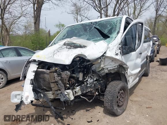 ✅ 2015 Ford Transit XL • VIN: 1FBZX2ZM3FKB22714 • Lot: 42029055. Wystawiony na IAAI z przebiegiem 134 861 mil. Bezpłatny archiwum sprzedaży aukcyjnych z USA i szczegółowy raport historii pojazdu na DreamBid. Zdjęcie 18.