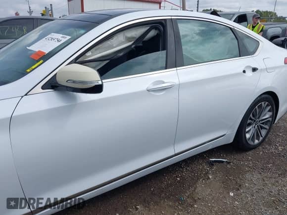 2015 Hyundai Genesis 3.8L with VIN KMHGN4JEXFU032985, listed as a IAAI auction lot 43285750 with 101,010 mi miles and . Bid and sale history available at DreamBid. Image 13.