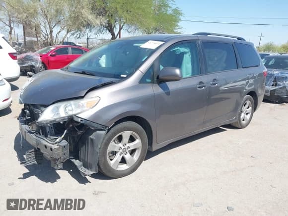 ✅ 2020 Toyota Sienna LE Auto Access Seat • VIN: 5TDKZ3DC0LS070040 • Lot: 42273074. Listed on IAAI with 70,180 mi. Free auction sales archive from the USA and detailed vehicle history report at DreamBid. Image 2.