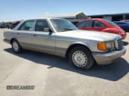✅ 1990 Mercedes-Benz 300 SE • VIN: WDBCA24D1LA529716 • Лот: 56581335. Опубликован ранее на Copart с пробегом 122 286 миль. Бесплатный доступ к архиву аукционных продаж из США и подробный отчёт об истории автомобиля на DreamBid. Изображение 4.