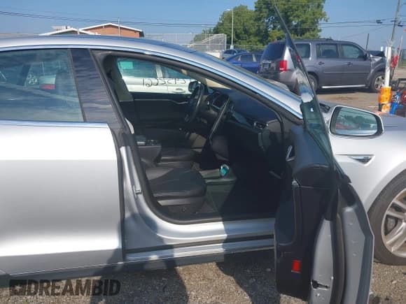 ✅ 2013 Tesla Model S • VIN: 5YJSA1CN4DFP17253 • Lot: 42952661. Wystawiony na IAAI z przebiegiem Nie podano. Bezpłatny archiwum sprzedaży aukcyjnych z USA i szczegółowy raport historii pojazdu na DreamBid. Zdjęcie 5.