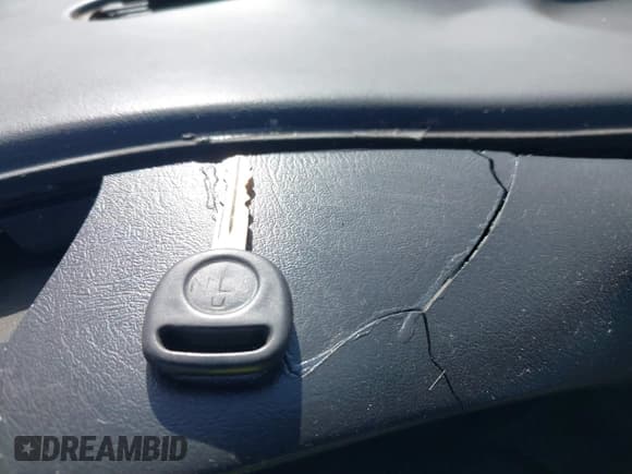 ✅ 2002 Chevrolet S-10 • VIN: 1GCCS19W528163655 • Лот: 39418531. Опубликован ранее на IAAI с пробегом 268 397 миль. Бесплатный доступ к архиву аукционных продаж из США и подробный отчёт об истории автомобиля на DreamBid. Изображение 11.