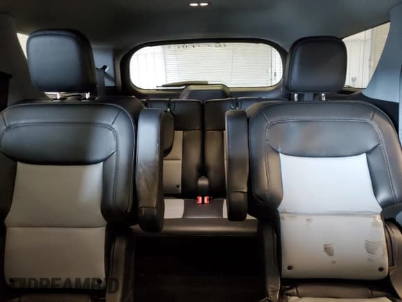 ✅ 2023 Ford Explorer XLT • VIN: 1FMSK8DH2PGB47533 • Lot: 71076895. Wystawiony na Copart z przebiegiem 52 743 mil. Bezpłatny archiwum sprzedaży aukcyjnych z USA i szczegółowy raport historii pojazdu na DreamBid. Zdjęcie 10.