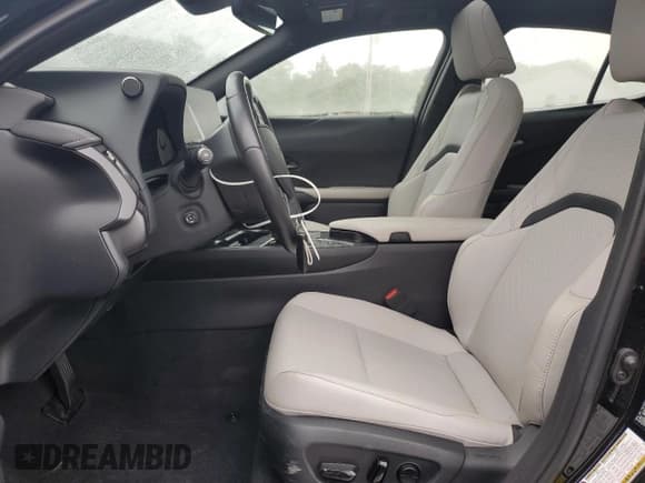 ✅ 2023 Lexus UX 250h Premium • VIN: JTHP6JBH1P2155868 • Lot: 69149765. Wystawiony na Copart z przebiegiem 19 392 mil. Bezpłatny archiwum sprzedaży aukcyjnych z USA i szczegółowy raport historii pojazdu na DreamBid. Zdjęcie 7.