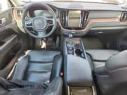 ✅ 2019 Volvo XC60 Inscription • VIN: LYV102RL5KB196522 • Lot: 82532325. Wystawiony na Copart z przebiegiem 63 068 mil. Bezpłatny archiwum sprzedaży aukcyjnych z USA i szczegółowy raport historii pojazdu na DreamBid. Zdjęcie 8.