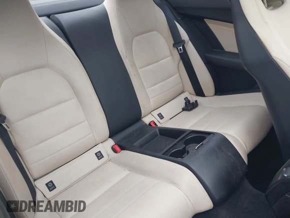 ✅ 2012 Mercedes-Benz C 250 • VIN: WDDGJ4HB4CF756706 • Lot: 43286137. Wystawiony na IAAI z przebiegiem 150 027 mil. Bezpłatny archiwum sprzedaży aukcyjnych z USA i szczegółowy raport historii pojazdu na DreamBid. Zdjęcie 8.