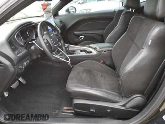 ✅ 2019 Dodge Challenger R/T • VIN: 2C3CDZBT1KH613826 • Lot: 63796094. Wystawiony na Copart z przebiegiem 31 707 mil. Bezpłatny archiwum sprzedaży aukcyjnych z USA i szczegółowy raport historii pojazdu na DreamBid. Zdjęcie 7.