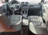 ✅ 2013 Volkswagen Golf GTI Driver's Edition • VIN: WVWHD7AJXDW011159 • Lot: 58838075. Wystawiony na Copart z przebiegiem 119 975 mil. Bezpłatny archiwum sprzedaży aukcyjnych z USA i szczegółowy raport historii pojazdu na DreamBid. Zdjęcie 8.