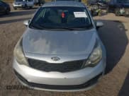 ✅ 2013 Kia Rio LX • VIN: KNADM4A33D6305871 • Lot: 43807224. Wystawiony na IAAI z przebiegiem 124 403 mil. Bezpłatny archiwum sprzedaży aukcyjnych z USA i szczegółowy raport historii pojazdu na DreamBid. Zdjęcie 6.