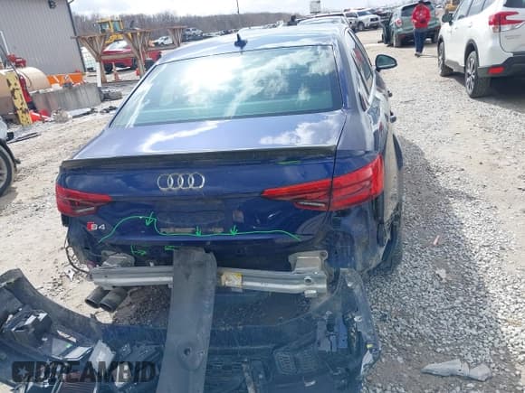 ✅ 2018 Audi S4 Premium Plus • VIN: WAUB4AF4XJA001887 • Lot: 41715766. Wystawiony na IAAI z przebiegiem 101 552 mil. Bezpłatny archiwum sprzedaży aukcyjnych z USA i szczegółowy raport historii pojazdu na DreamBid. Zdjęcie 17.