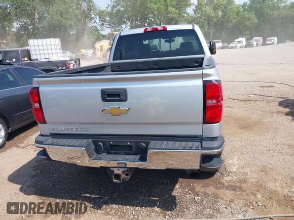 ✅ 2018 Chevrolet Silverado 2500HD Work Truck • VIN: 1GC1KUEG0JF185015 • Lot: 42571720. Listed on IAAI with 185,083 mi. Free auction sales archive from the USA and detailed vehicle history report at DreamBid. Image 16.