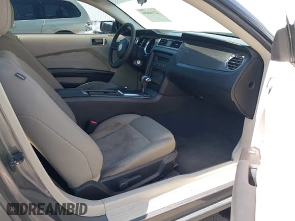 ✅ 2011 Ford Mustang V6 • VIN: 1ZVBP8AMXB5105751 • Lot: 42104899. Listed on IAAI with 70,178 mi. Free auction sales archive from the USA and detailed vehicle history report at DreamBid. Image 5.