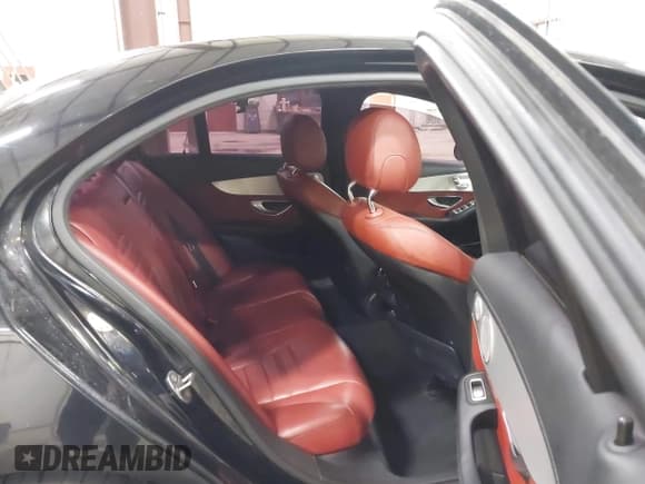 ✅ 2019 Mercedes-Benz C 43 AMG • VIN: 55SWF6EB0KU285355 • Lot: 41935660. Wystawiony na IAAI z przebiegiem 160 525 mil. Bezpłatny archiwum sprzedaży aukcyjnych z USA i szczegółowy raport historii pojazdu na DreamBid. Zdjęcie 8.
