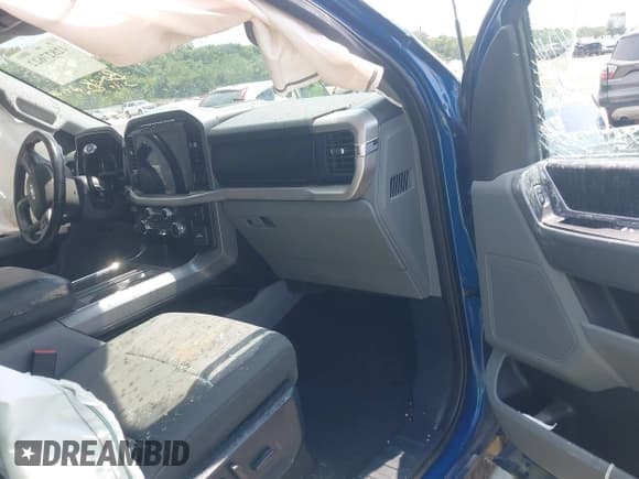 ✅ 2022 Ford F-150 XL • VIN: 1FTFW1E88NKD97983 • Lot: 42827622. Wystawiony na IAAI z przebiegiem 86 393 mil. Bezpłatny archiwum sprzedaży aukcyjnych z USA i szczegółowy raport historii pojazdu na DreamBid. Zdjęcie 5.