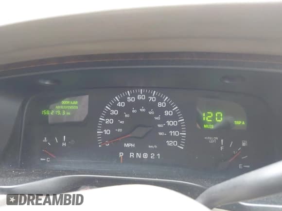 ✅ 2000 Lincoln Town Car Executive • VIN: 1LNHM81WXYY808762 • Lot: 43272527. Wystawiony na IAAI z przebiegiem 158 219 mil. Bezpłatny archiwum sprzedaży aukcyjnych z USA i szczegółowy raport historii pojazdu na DreamBid. Zdjęcie 7.