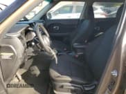 ✅ 2014 Kia Soul + • VIN: KNDJP3A55E7015216 • Lot: 90826645. Wystawiony na Copart z przebiegiem 162 105 mil. Bezpłatny archiwum sprzedaży aukcyjnych z USA i szczegółowy raport historii pojazdu na DreamBid. Zdjęcie 7.