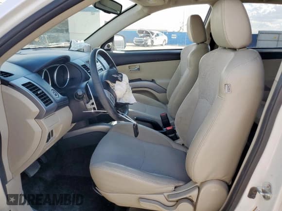 ✅ 2012 Mitsubishi Outlander SE • VIN: JA4AS3AWXCU019715 • Lot: 81110145. Wystawiony na Copart z przebiegiem 132 637 mil. Bezpłatny archiwum sprzedaży aukcyjnych z USA i szczegółowy raport historii pojazdu na DreamBid. Zdjęcie 7.