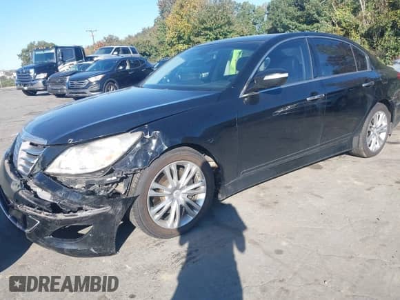2014 Hyundai Genesis 3.8L with VIN KMHGC4DD6EU260151, listed as a IAAI auction lot 43492703 with 222,805 mi miles and . Bid and sale history available at DreamBid. Image 2.